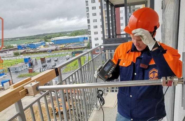 Проведение испытаний ограждений балконов при задаче объекта в СПб